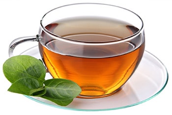 یک لیوان چای گرم با چای ساز دلمونتی DL420